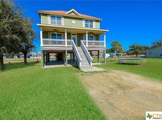 922 Swallow Dr, Palacios, TX 77465