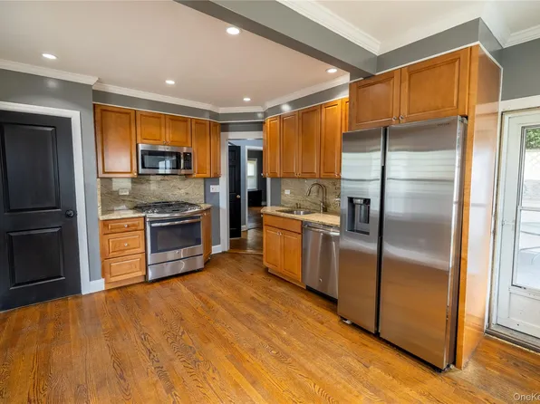 1035 Wool Avenue, Franklin Square, NY 11010