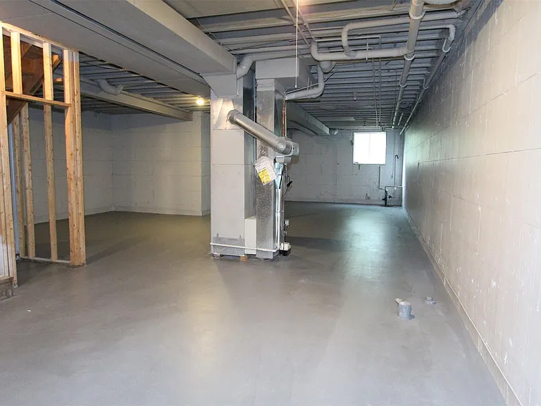 1090 Oakwood Dr — Photo 26