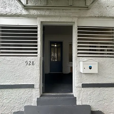 928 NW 47th St #F1 — Photo 4