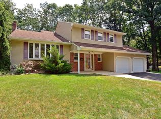 3 Windbeam Ct, East Brunswick, NJ 08816