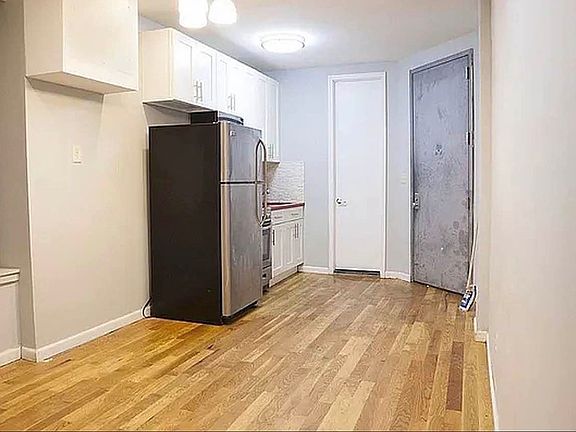 2nd image of 347 Linden St APT 1C