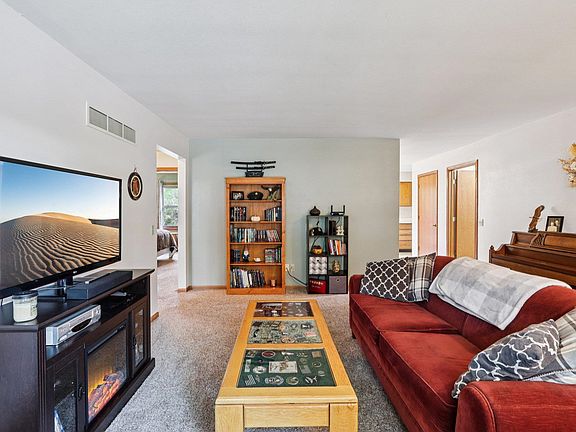 4th image of 887 Iroquois Cir
