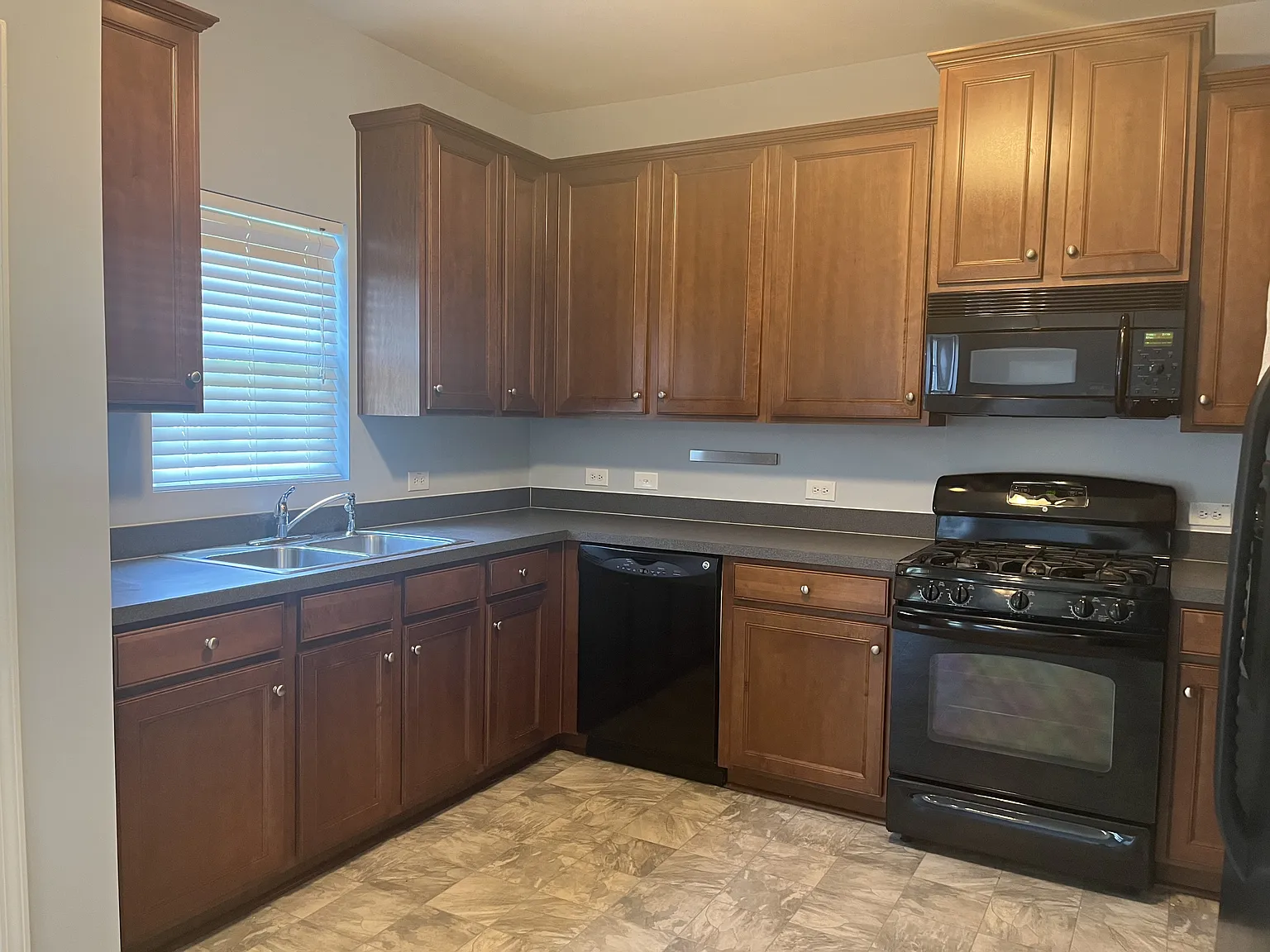 292 Mayfield Drive - 1 — Photo 4