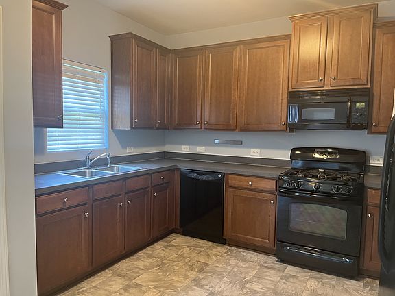 4th image of 292 Mayfield Dr