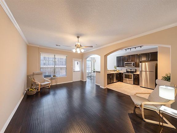 3rd image of 910 Sterling Creek Cir