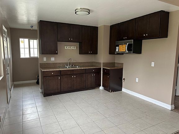 4th image of 2114 S Park Ave