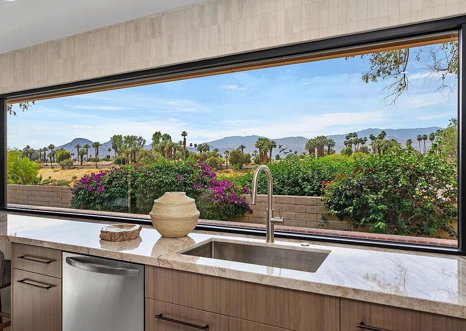 1st image of 111 Conejo Cir
