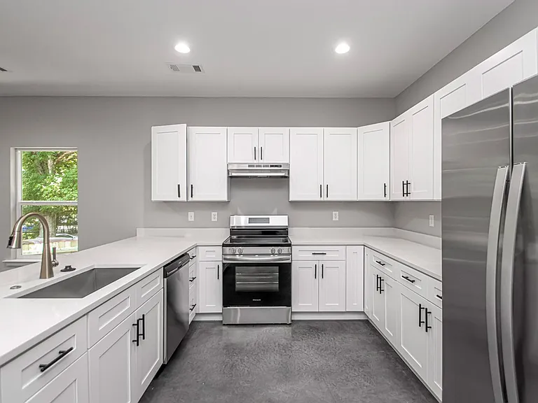 1621 Wilson Rd — Photo 3