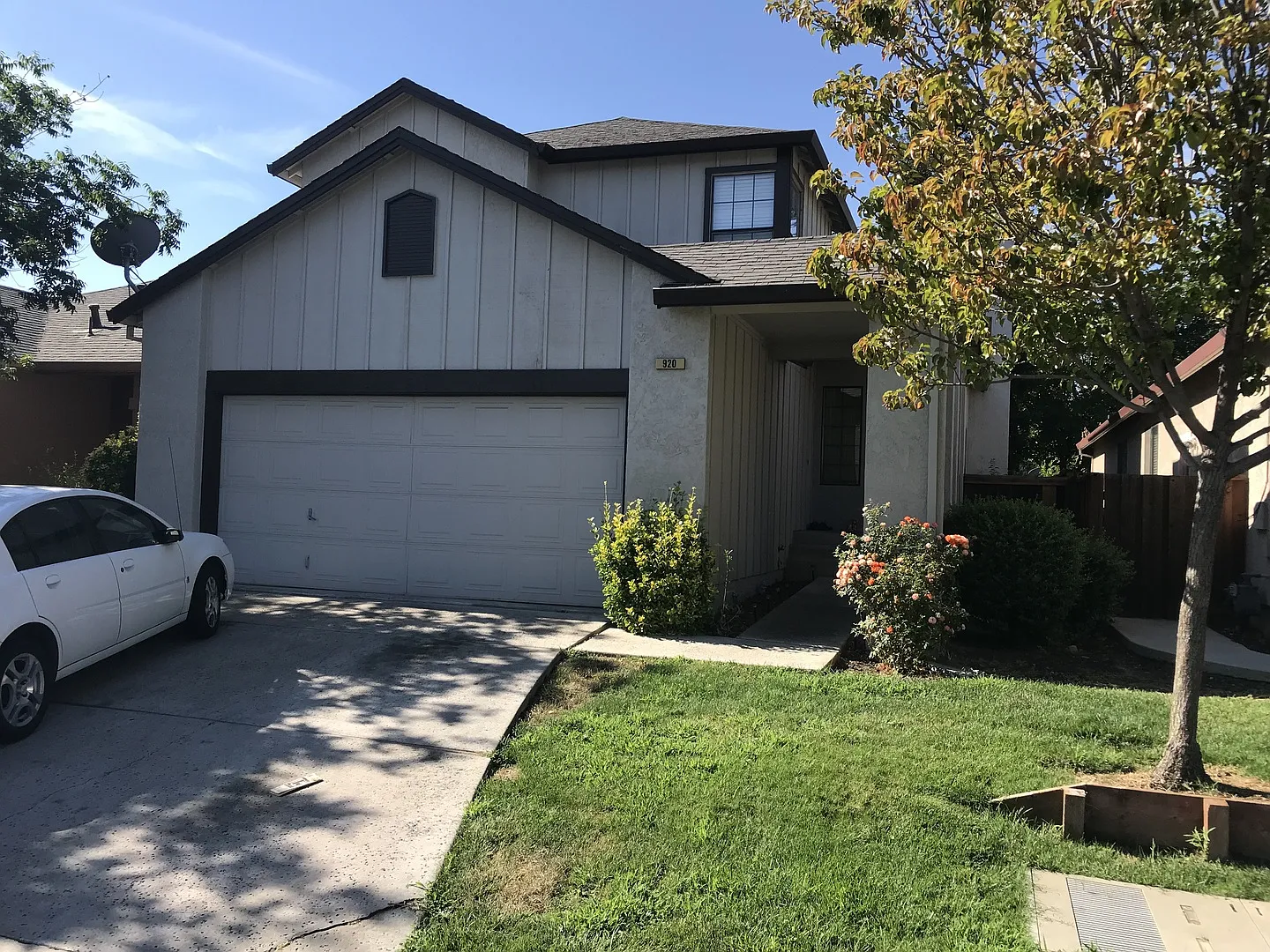 Beautiful 4 Bedroom 3 Bathroom Brentwood Home — Photo 1
