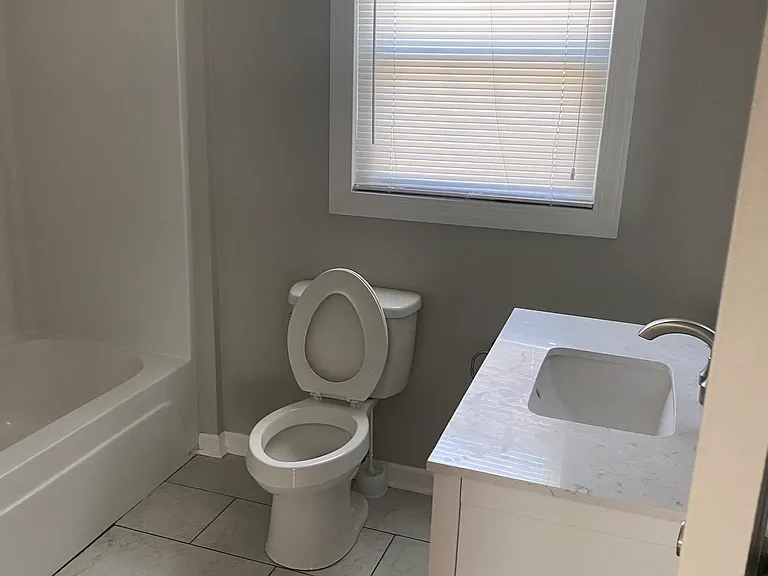 909 SW 11 1/2 Ave — Photo 11