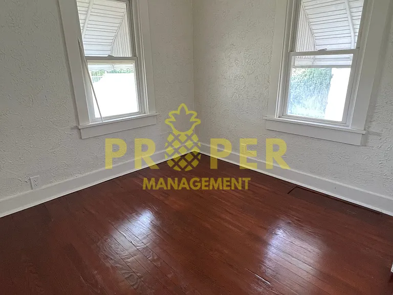 827 Randolph St — Photo 8