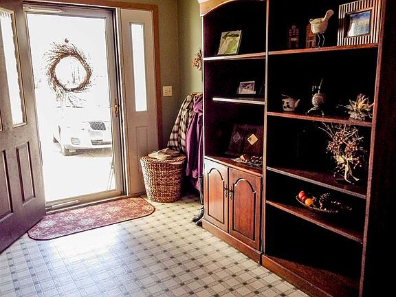 2nd image of 128 Surrey Ln