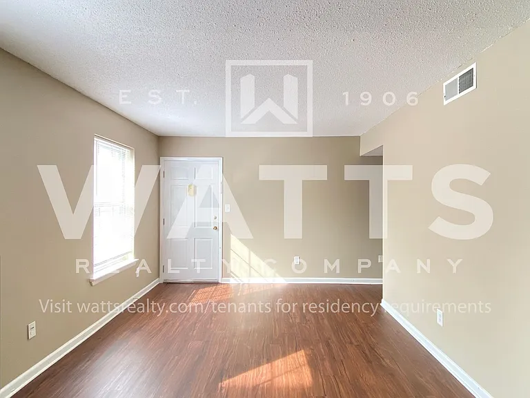 Club View Apartments — Photo 28