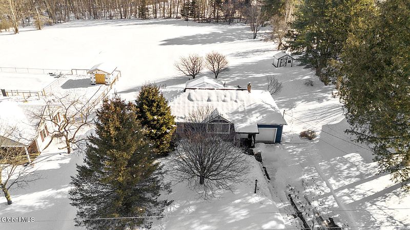 5th image of 1090 Sacandaga Road