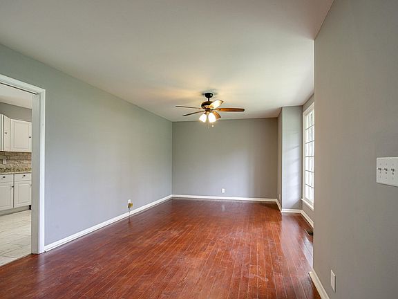 4th image of 150 Oak Park Dr