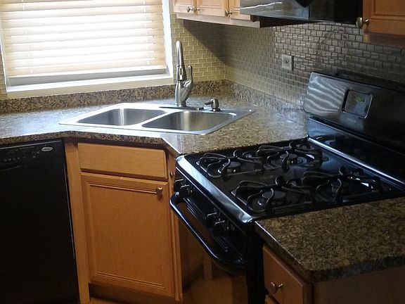 3rd image of 6428 N Francisco Ave Unit 2B