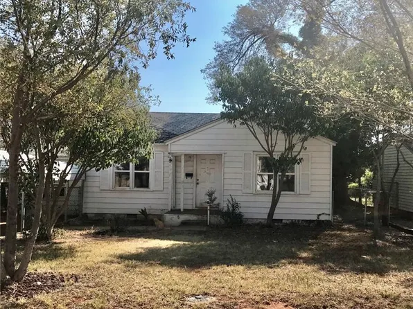 916 Halsey Dr, Elk City, OK 73644