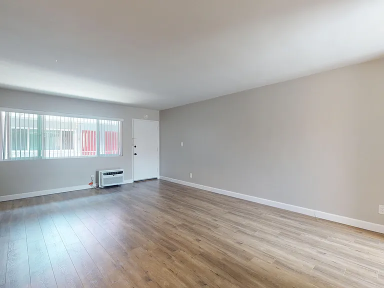 The Capri Apartments — Photo 17