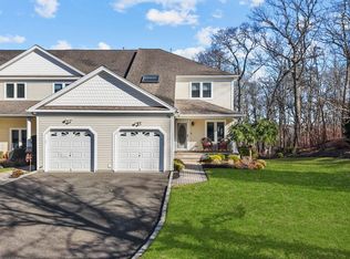 22 Lindbergh Cir, Huntington, NY 11743