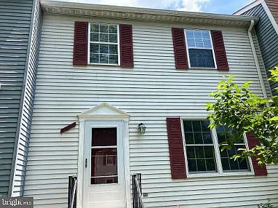 3 bed, 3.5 bath, 1320 sqft, $2,695 — Photo 1