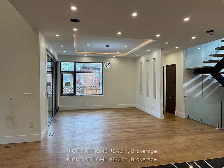 47 Kingswood Rd — Photo 5
