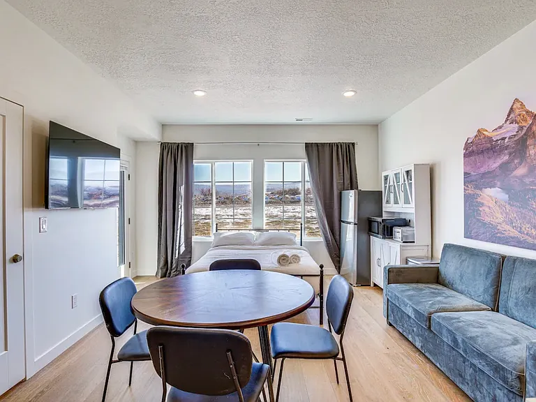 1218 S Sawmill Blvd #505 — Photo 1