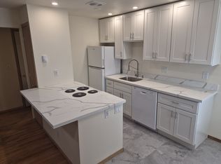 1210 E John St APT 5, Seattle, WA 98102