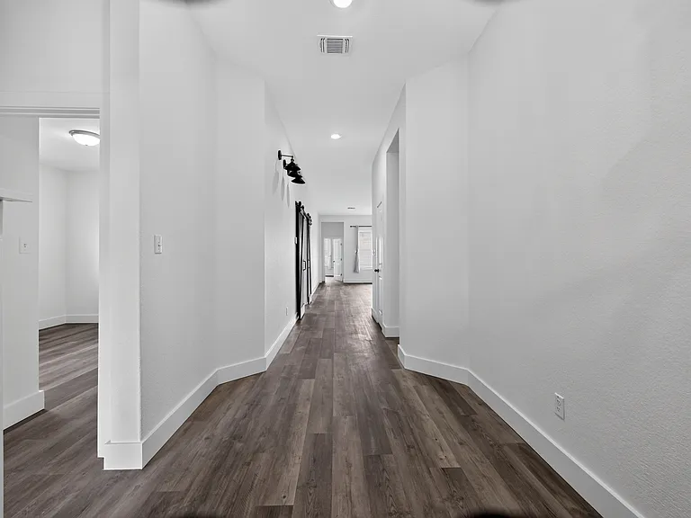104 Joseph Hawkins Ln — Photo 4