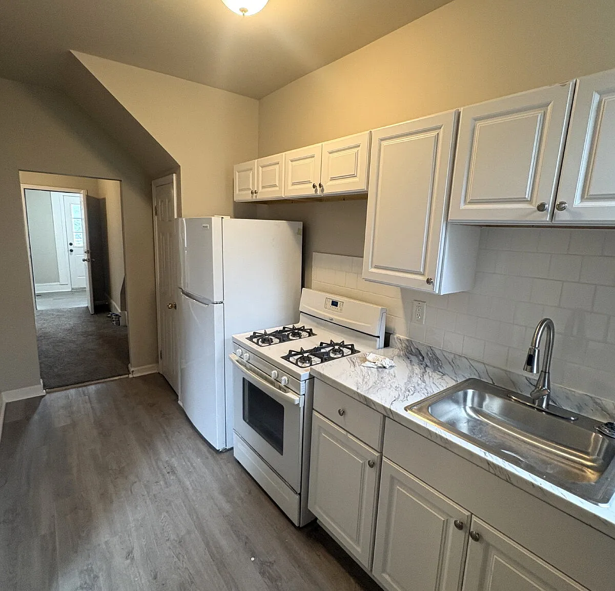 1 bed, 1.0 bath, $1,000 — Photo 2