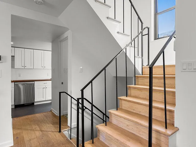 1321 I St NE — Photo 16