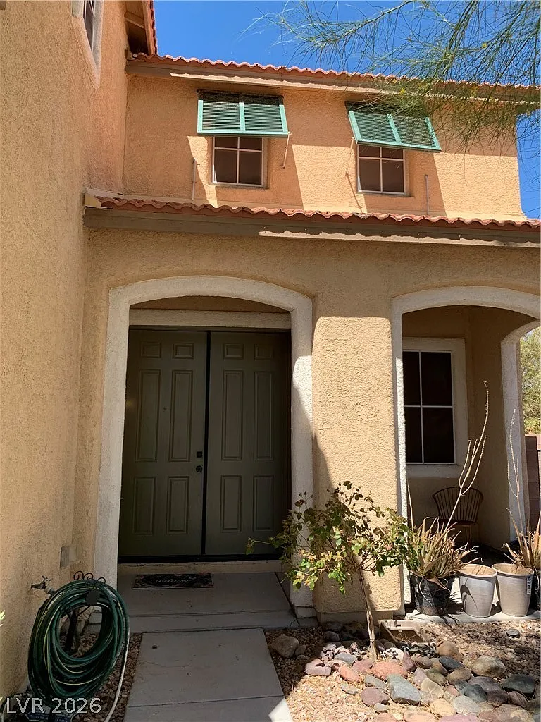 5 bed, 3.0 bath, 3173 sqft, $3,450 — Photo 2