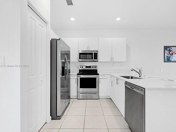 4th image of 20301 NW 4th Ct #20301