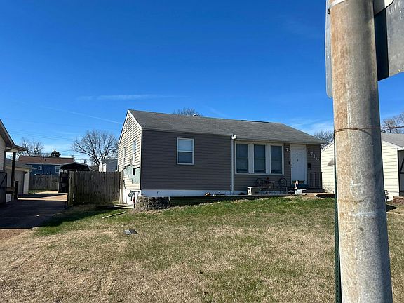 3rd image of 3716 Carondelet Blvd