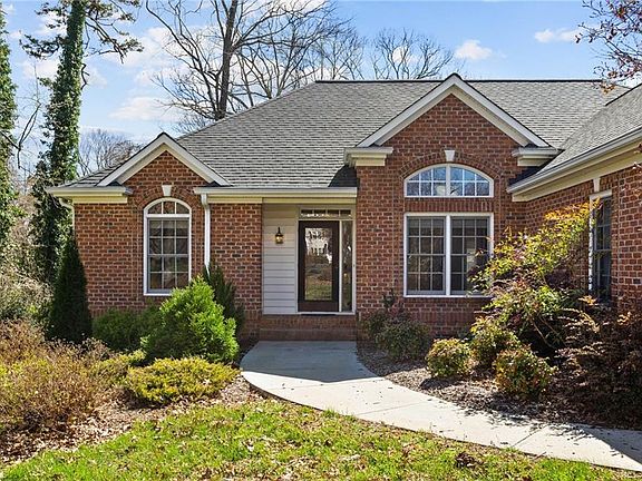 3rd image of 530 Lynhaven Ct