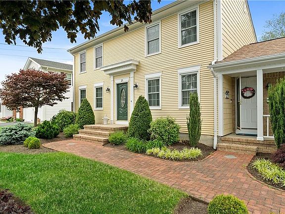 2nd image of 29 Carriage Way