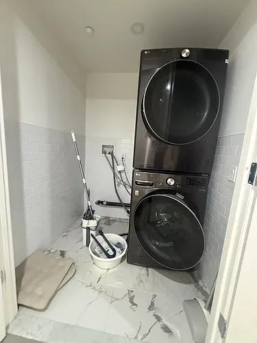 125 Bay 8 St #0 Photo 1