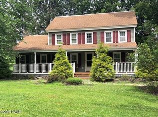 149 Ledgedale Rd, Greentown, PA 18426