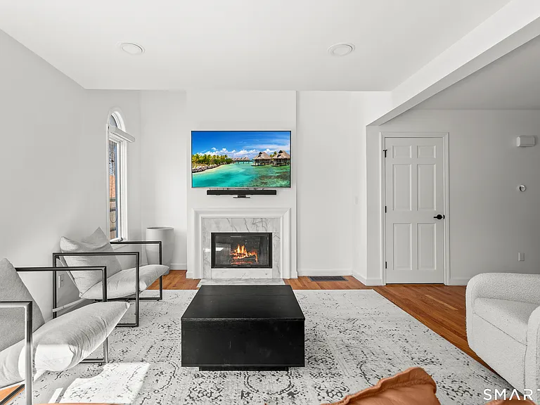 184 Main St #D — Photo 8