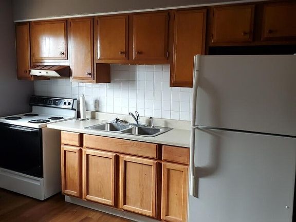 2nd image of 5 Eastgate Dr #A