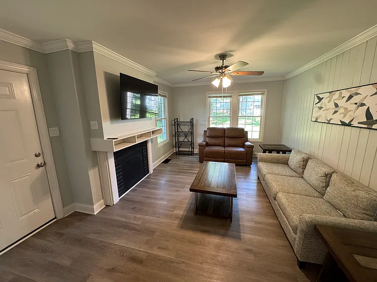 1223 Brookwood Dr — Photo 3
