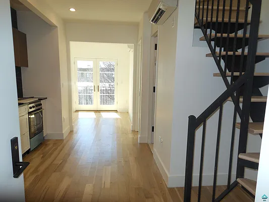 Rented by EXR | media 56