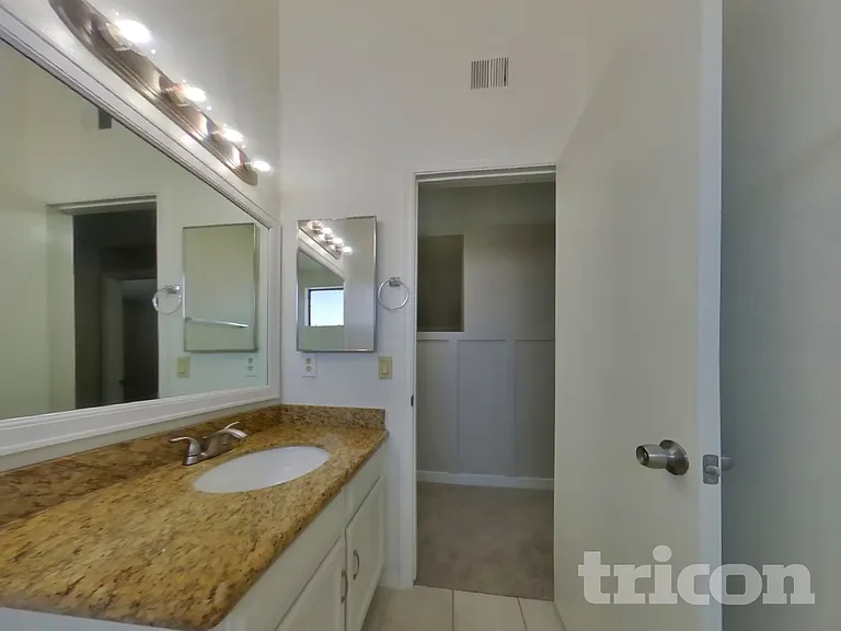 6340 W Mercer Ln — Photo 15