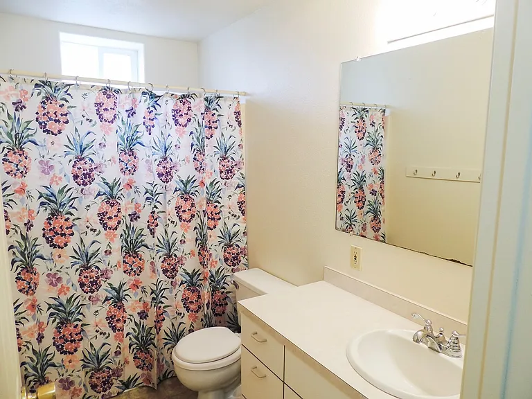 1038 W C St — Photo 8