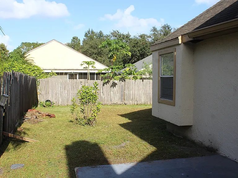 1009 Vannessa Dr — Photo 3