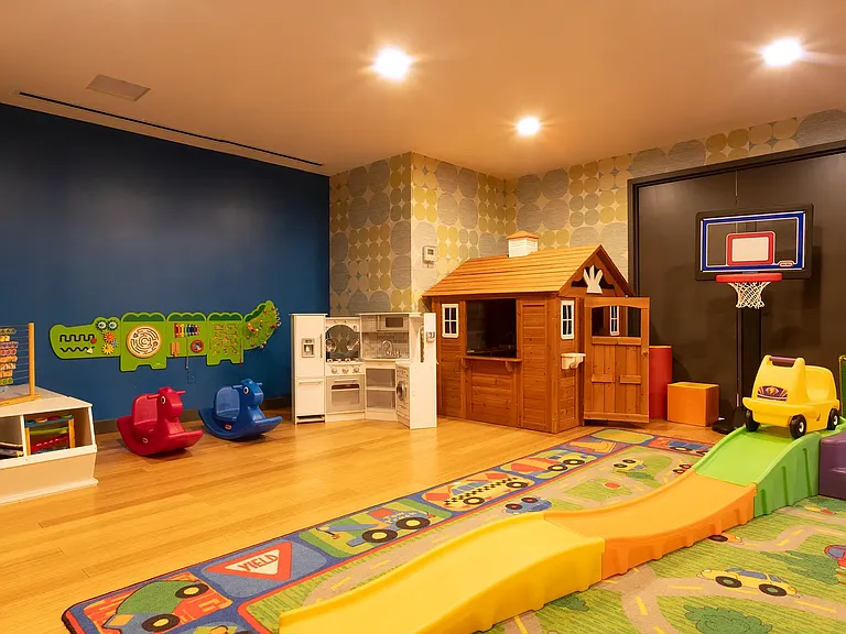 501 E 74th St #3D — Photo 20