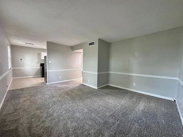 4532 Lynnmont Rd — Photo 3