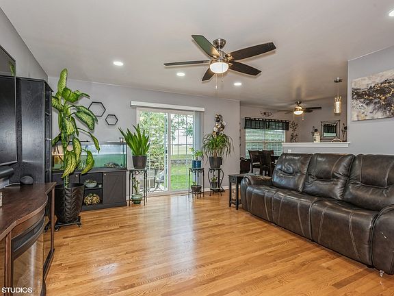 4th image of 1015 N South Elgin Blvd