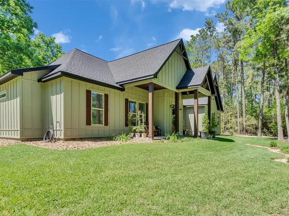 9 Prescott Dr, New Waverly, TX 77358