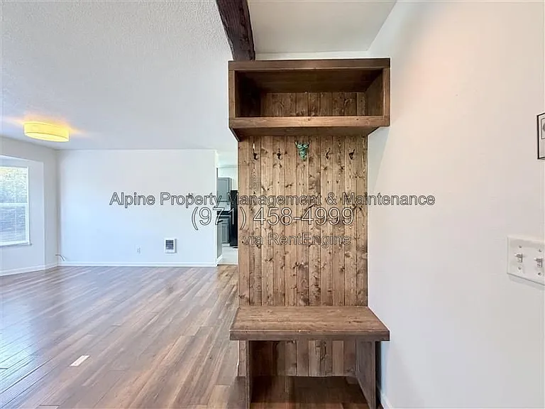 5238 NE 14th Pl — Photo 3